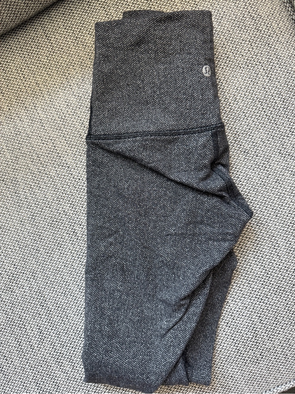 Lululemon Gray Herringbone high rise Leggings 27” with Subtle Logo size 2
